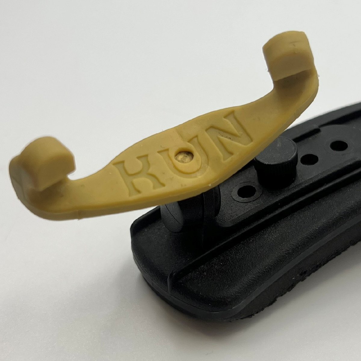 ◆ KUN バイオリン 肩当て ブリッジ型 4/4 フルサイズ ヴァイオリン 楽器 付属品 クン 中古 KB ha KBB2_画像8