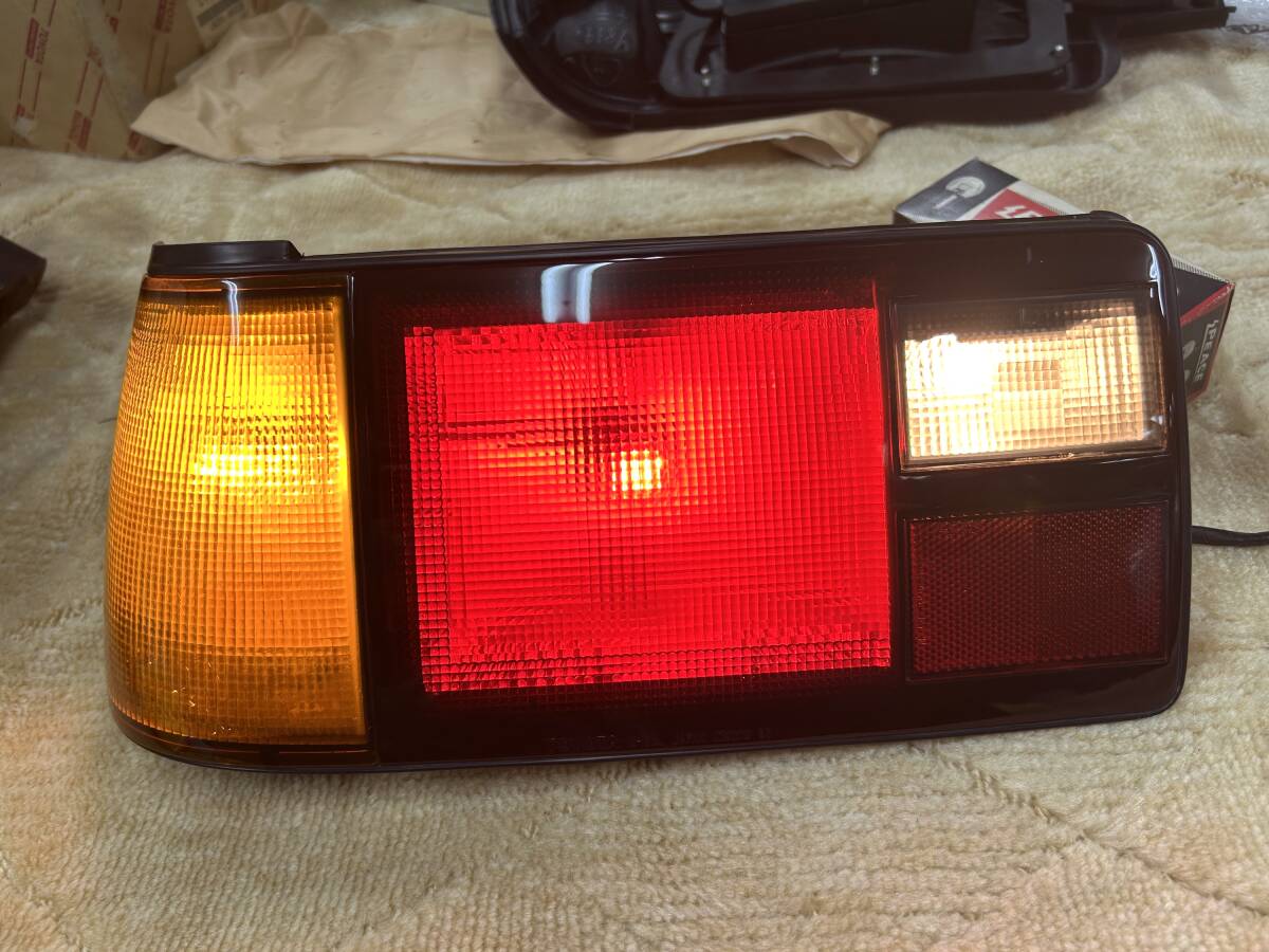 デッドストック トヨタ 純正 スプリンター トレノ AE86 前期 テールライト テールランプ 旧車 昭和 カローラ レビン_画像9