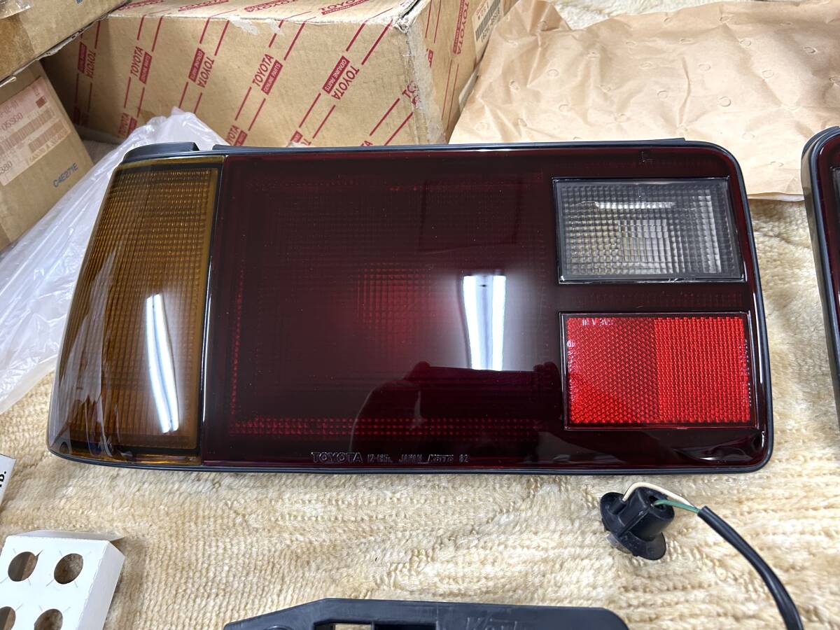 デッドストック トヨタ 純正 スプリンター トレノ AE86 前期 テールライト テールランプ 旧車 昭和 カローラ レビン_画像2