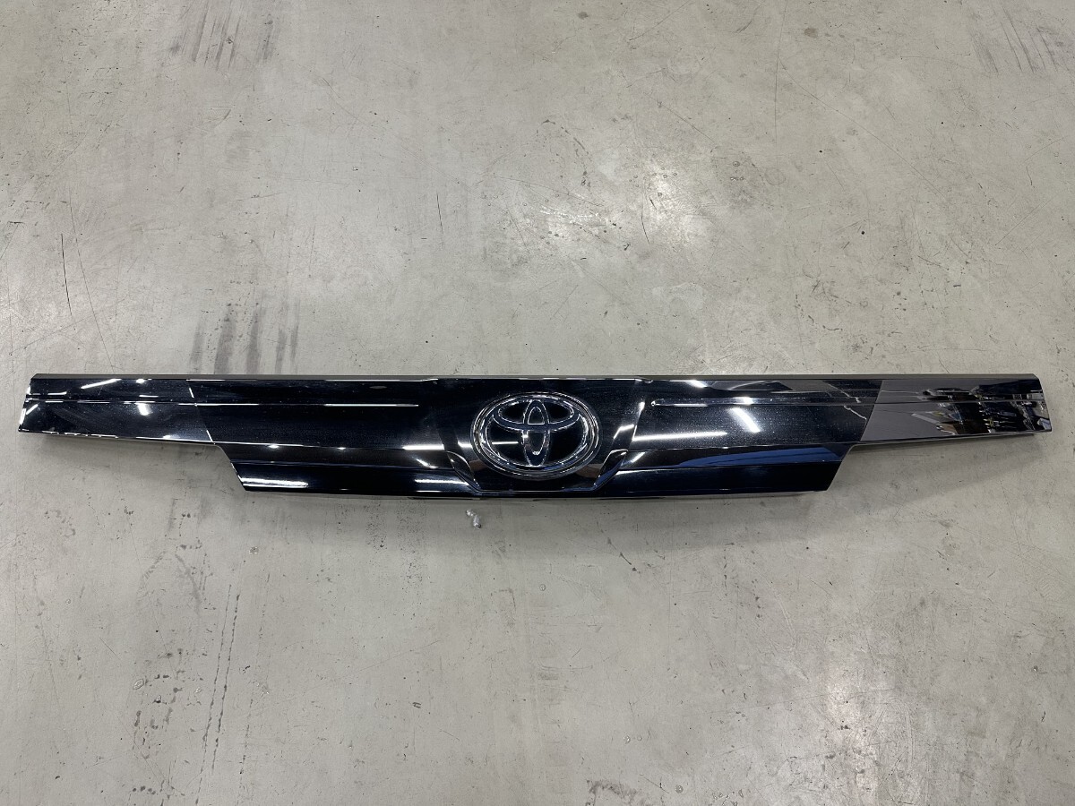 トヨタ 純正 30 35 後期 ヴェルファイア VELLFIRE エンブレム 付 純正 リヤゲート ガーニッシュ バックドア リア メッキ パネル_画像1