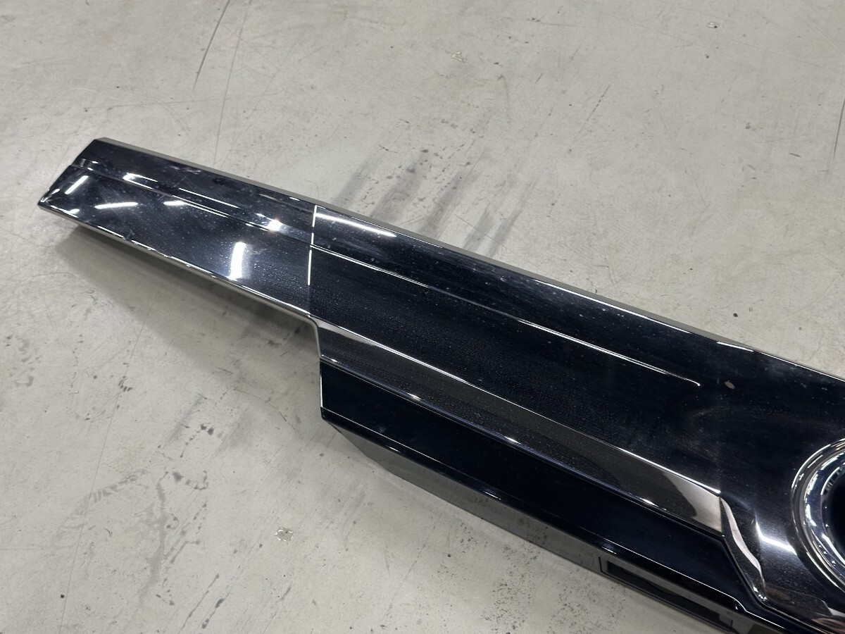 トヨタ 純正 30 35 後期 ヴェルファイア VELLFIRE エンブレム 付 純正 リヤゲート ガーニッシュ バックドア リア メッキ パネル_画像3