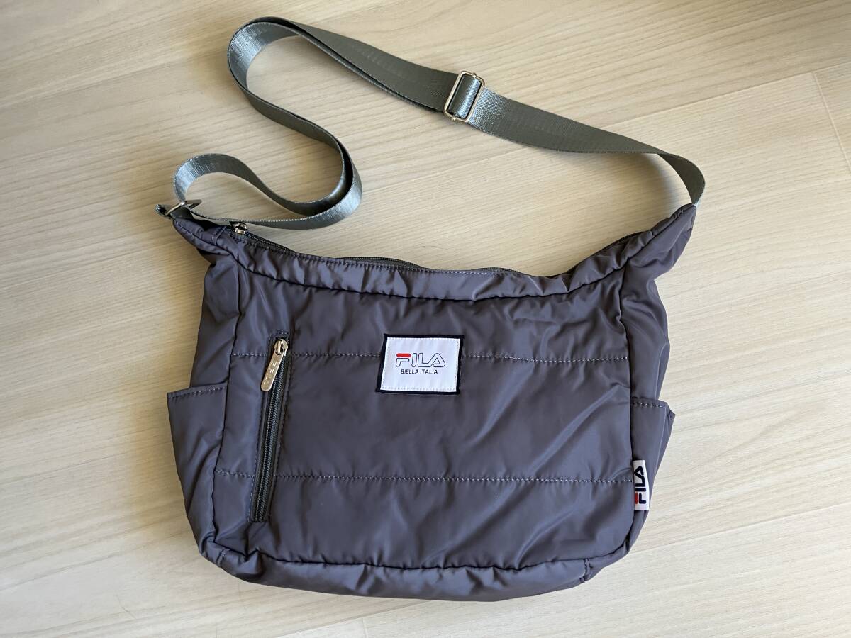 *未使用＊FILA バッグ/ ショルダーバッグ　グレー・軽量_画像1