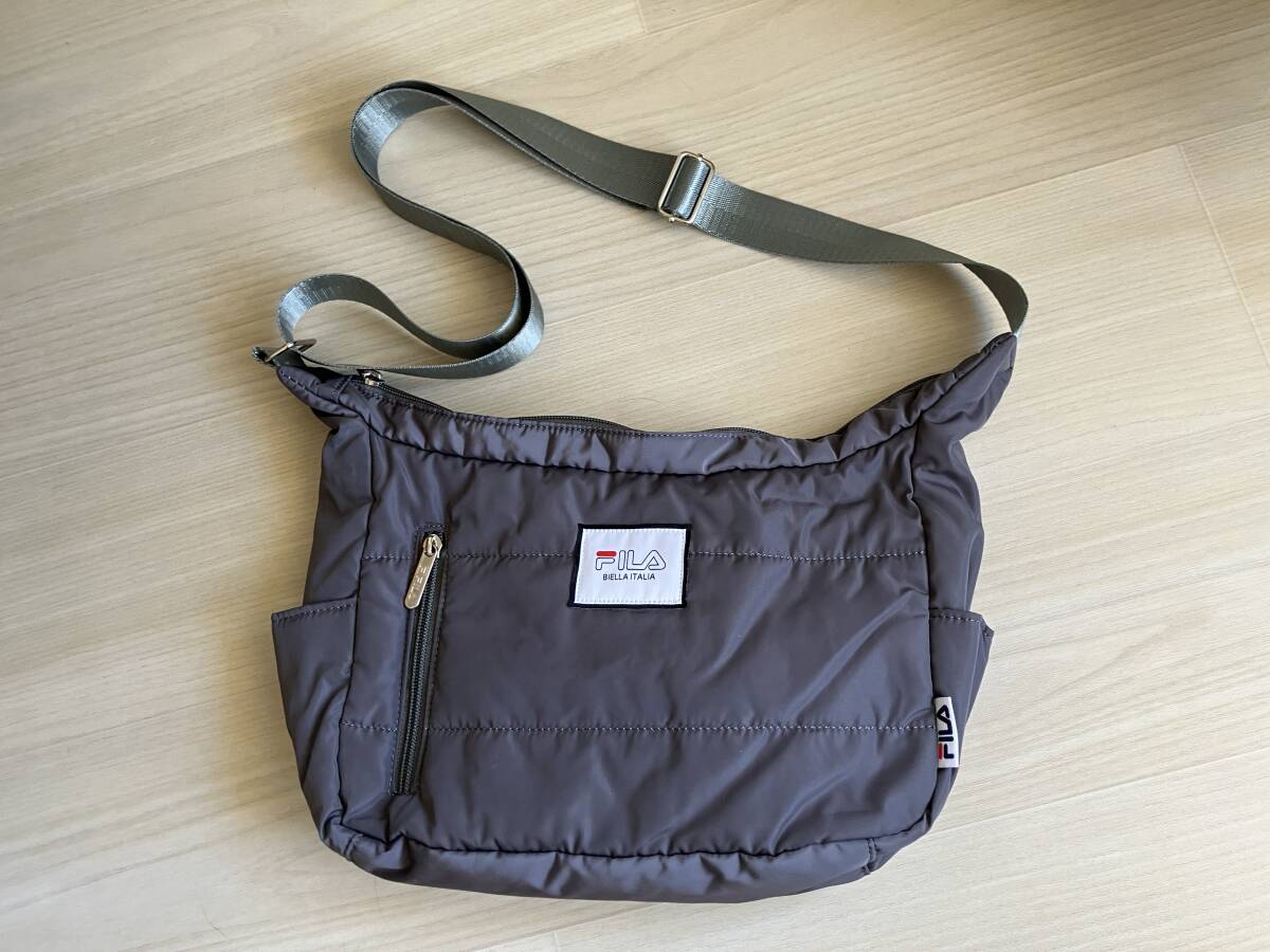 *未使用＊FILA バッグ/ ショルダーバッグ　グレー・軽量_画像2