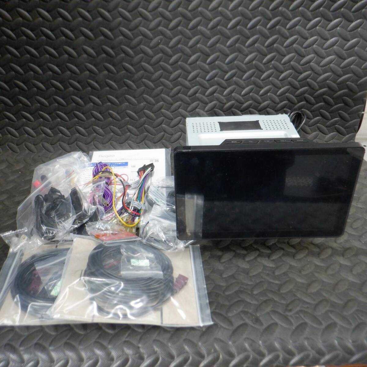 未使用 店頭展示品 Regeo AZ-921 フルセグチューナー内蔵 9インチ メモリーナビゲーション Bluetooth CarPlay/AndroidAuto対応_画像2