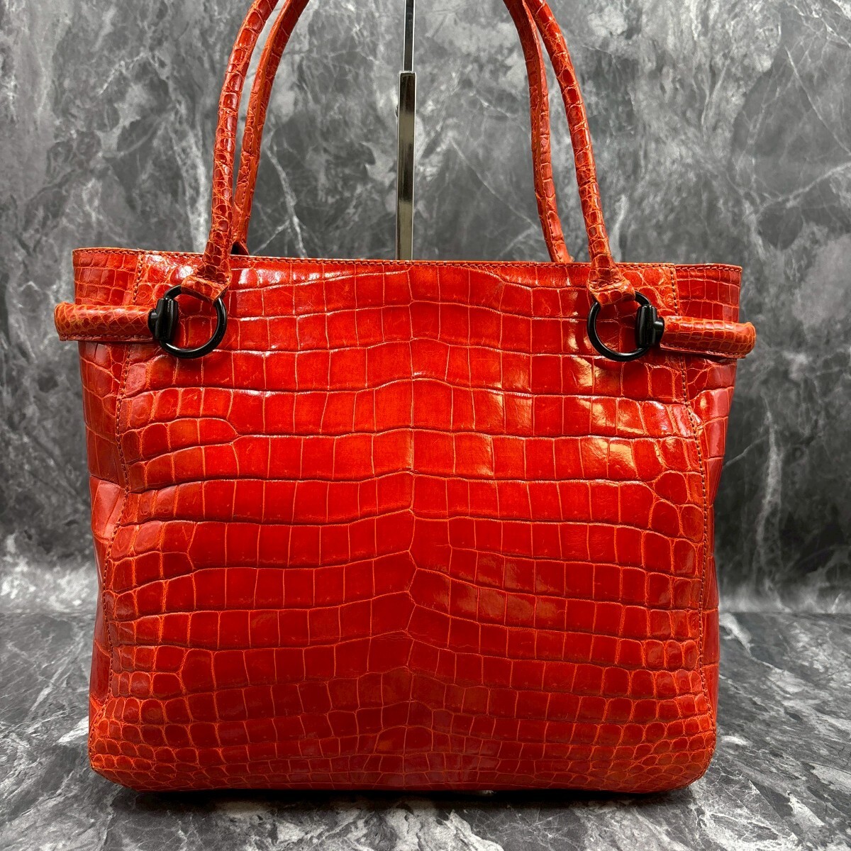 定価45万!!【美品】クロコダイル シャイニングクロコ トートバッグ センター取り ハンドバッグ A4肩掛け リアル ワニ革 エキゾチックレザー_画像2