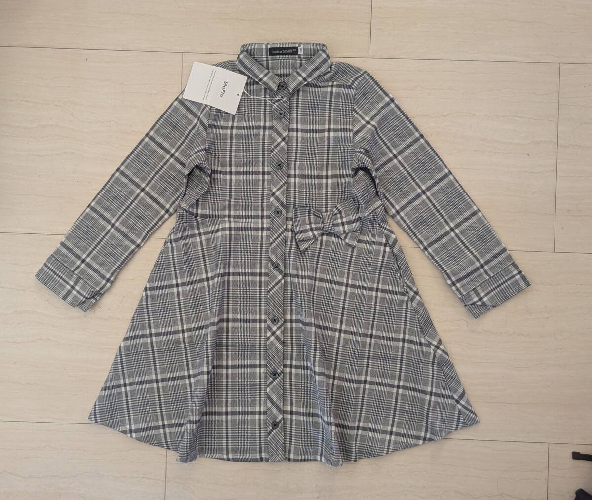 未使用タグ付　BeBe　ベベ　長袖ワンピース　サイズ120_画像1