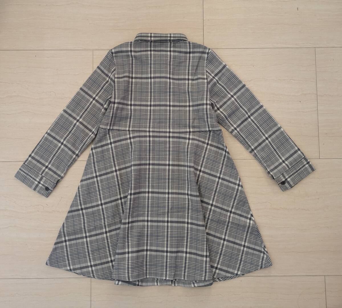 未使用タグ付　BeBe　ベベ　長袖ワンピース　サイズ120_画像3