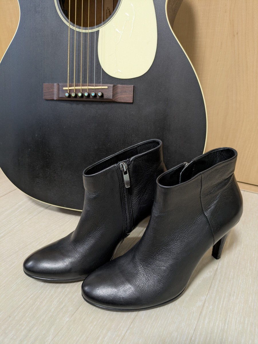 【ecco】黒レザー ヒールブーツ サイドジッパー付き ヒール8cm ショートブーツ 本革 ブーティ_画像1