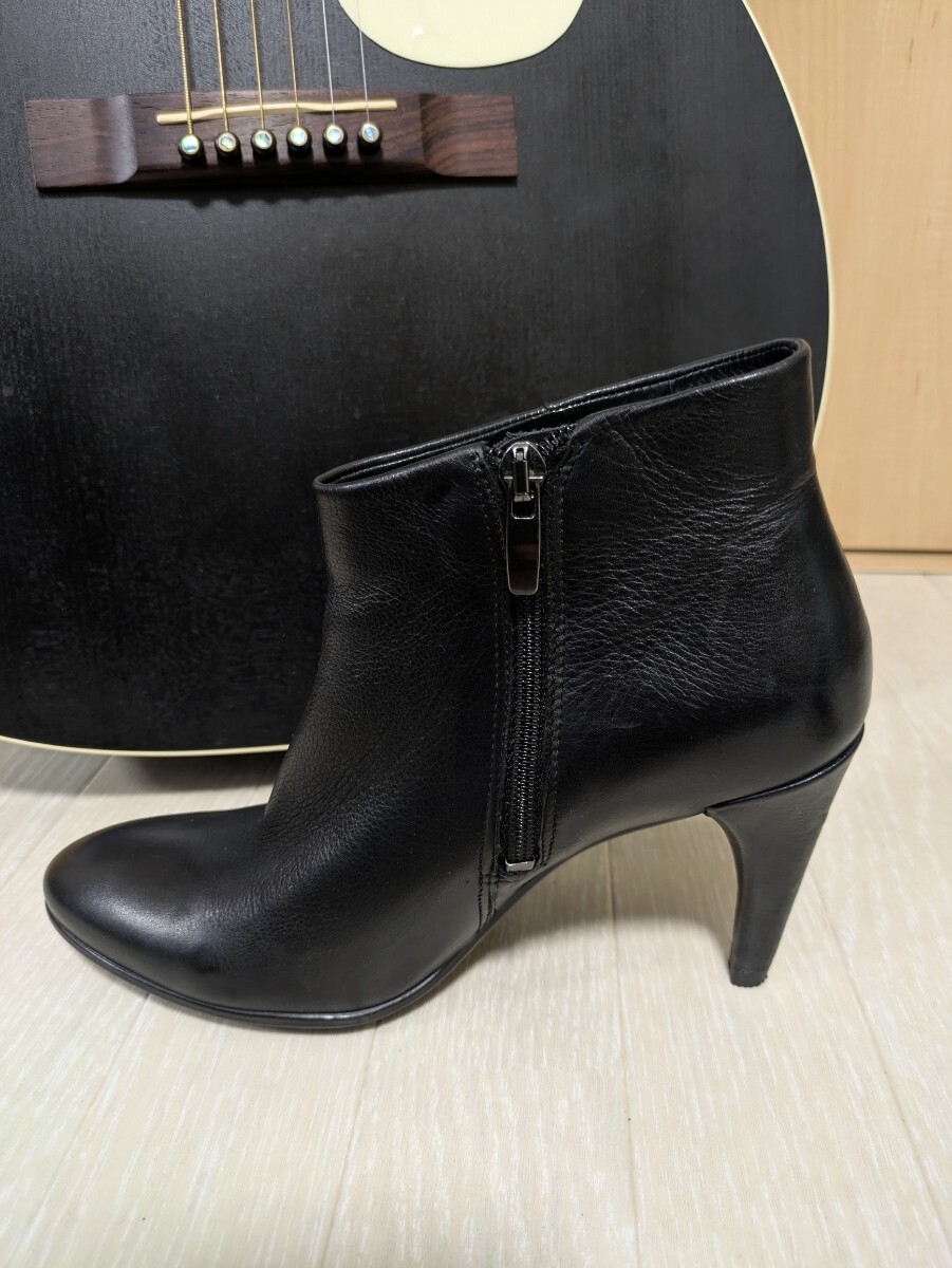 【ecco】黒レザー ヒールブーツ サイドジッパー付き ヒール8cm ショートブーツ 本革 ブーティ_画像6