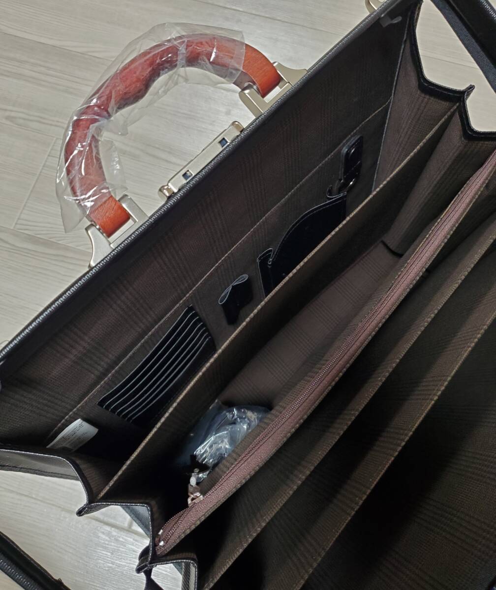 新品 未使用 美品 礎 ishizue ビジネスバッグ ダレスバッグ ブリーフケース メンズ 鞄 大容量 2way A4 豊岡製 日本製 ブラック 黒 木製_画像3