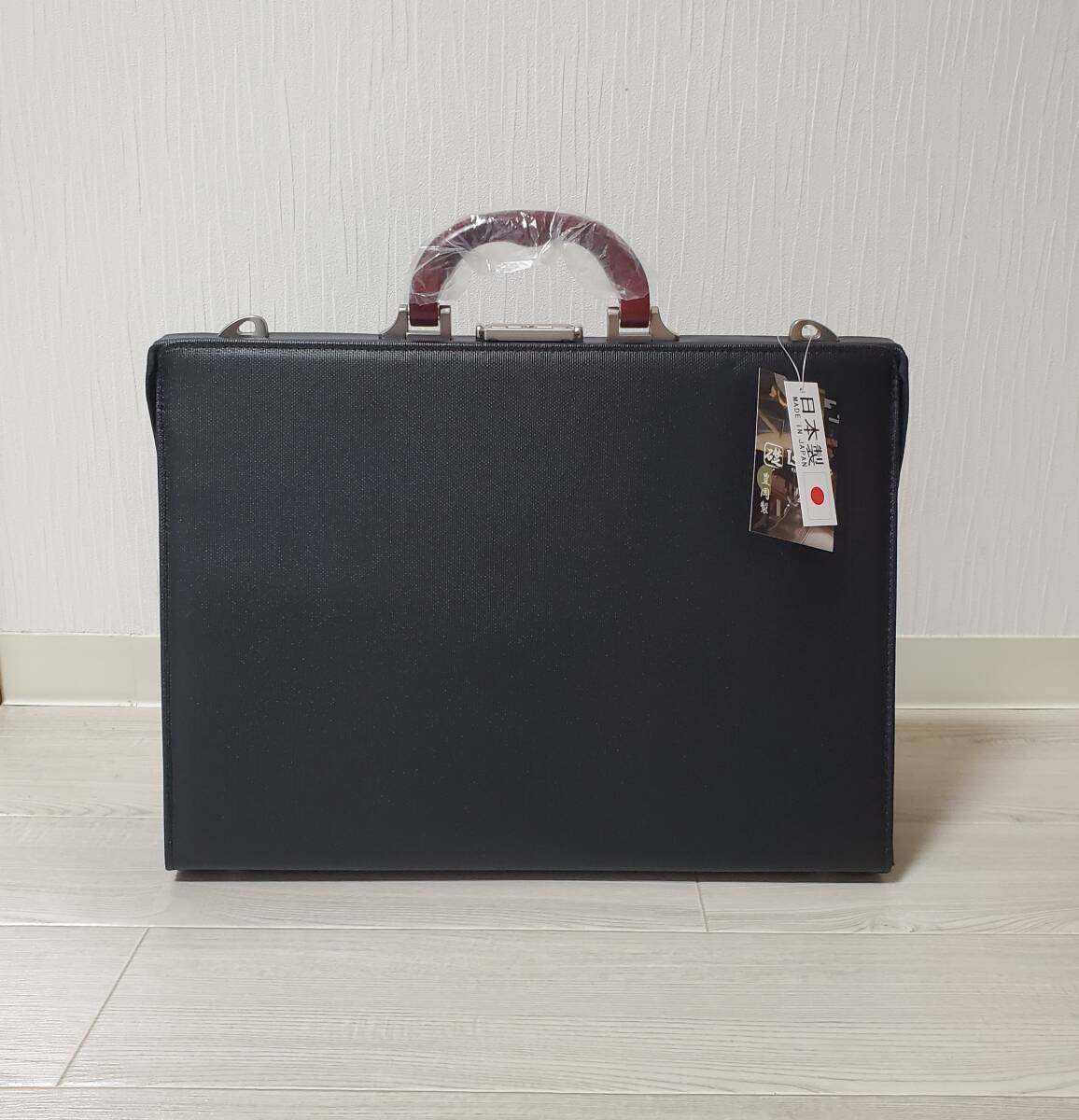 新品 未使用 美品 礎 ishizue ビジネスバッグ ダレスバッグ ブリーフケース メンズ 鞄 大容量 2way A4 豊岡製 日本製 ブラック 黒 木製_画像5