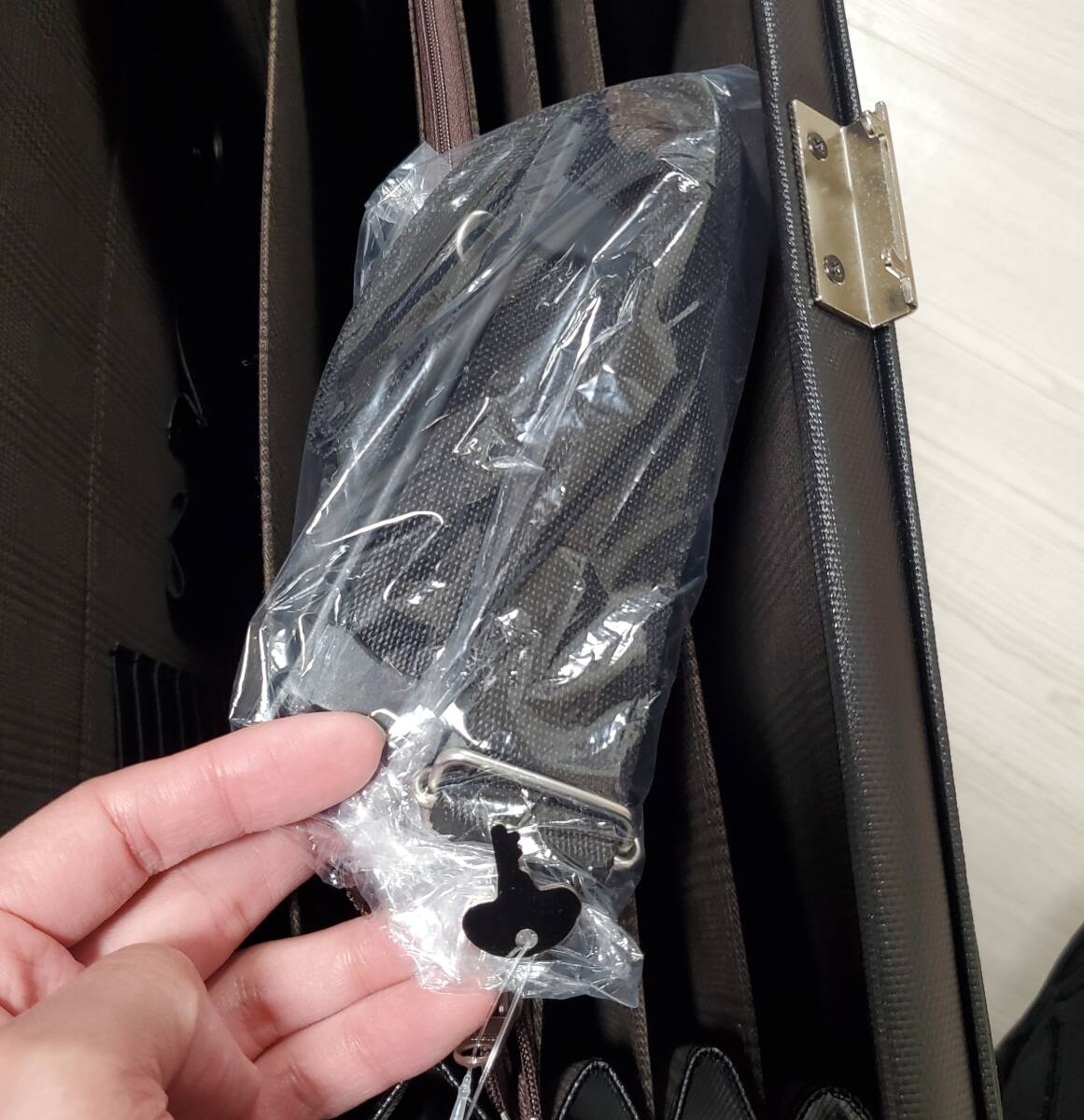 新品 未使用 美品 礎 ishizue ビジネスバッグ ダレスバッグ ブリーフケース メンズ 鞄 大容量 2way A4 豊岡製 日本製 ブラック 黒 木製_画像9