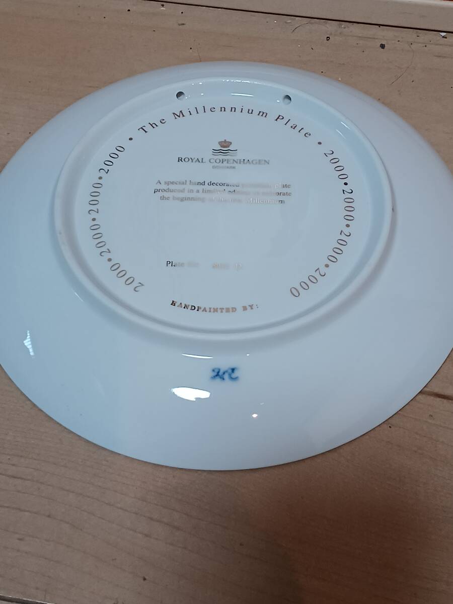★ロイヤルコペンハーゲン イヤープレート 2000年 Children of the World 置台付き★　値下げ！_画像3