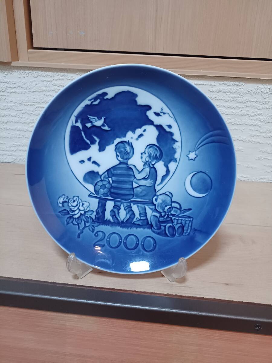 ★ロイヤルコペンハーゲン イヤープレート 2000年 Children of the World 置台付き★　値下げ！_画像1
