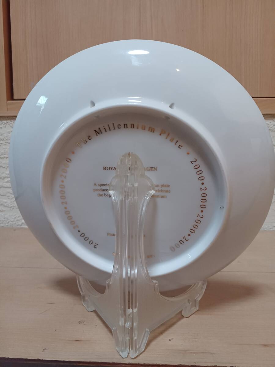 ★ロイヤルコペンハーゲン イヤープレート 2000年 Children of the World 置台付き★　値下げ！_画像2