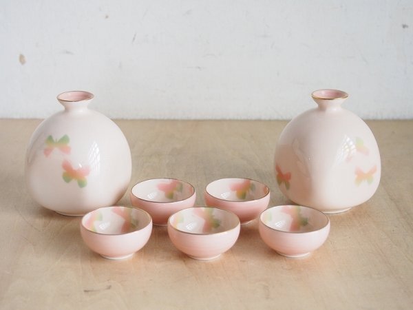 宮内庁御用達 深川製磁 桜蝶 酒器　有田焼窯元　徳利　お猪口　ピンク　陶磁器　共箱　X23_画像9
