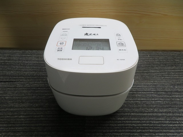 Y☆TOSHIBA 東芝 RC-10VSR　真空圧力IHジャー炊飯器　5.5合炊き　22年製　ホワイト ◎昇温確認済_画像1