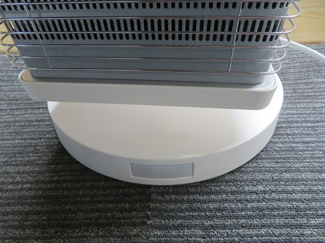 Z☆ダイキン 遠赤外線暖房機　電気ヒーター　ERFT11ZS-W　2022年製 ◎昇温確認済_画像3