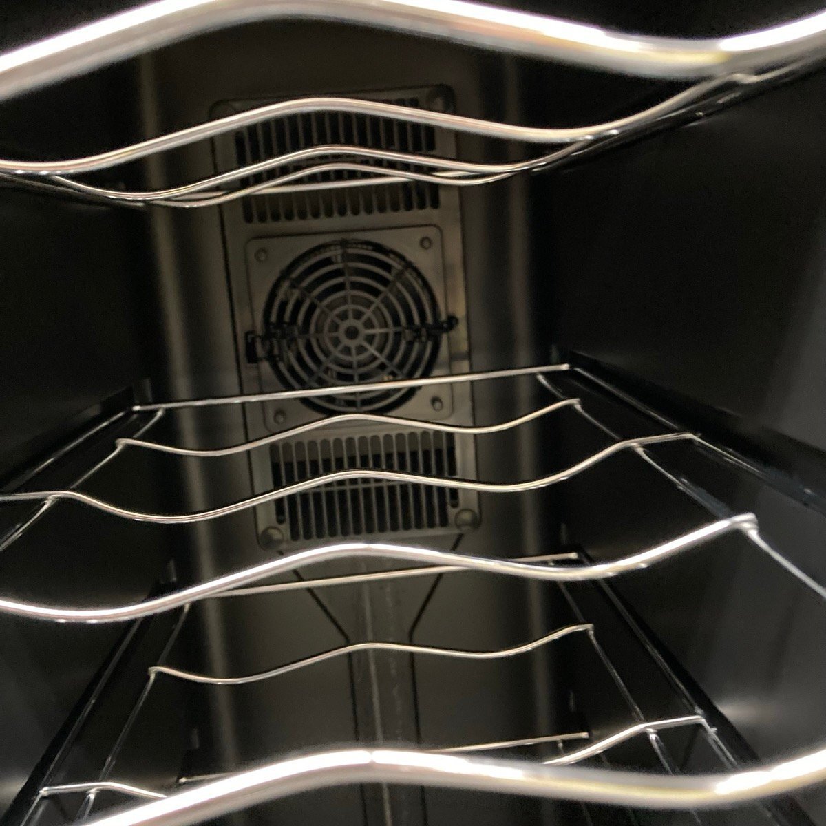 2020年製 ワインセラー PWC-331P-B アイリスオーヤマ ペルチェ式 静音 ブラック[C10580]_画像3