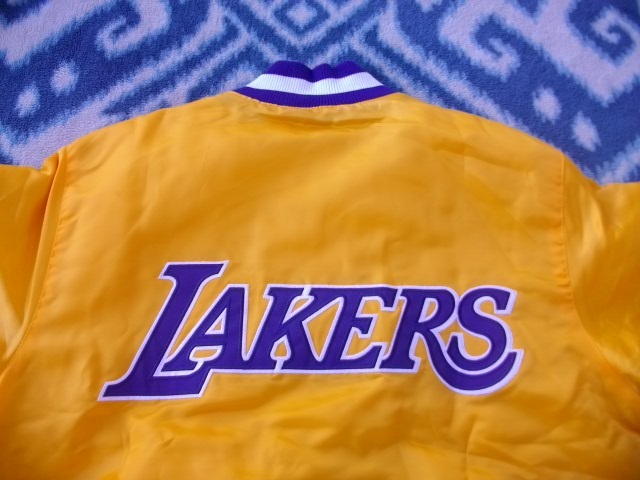 ロサンゼルス レイカーズ 黄色ジャンパー 新品未使用？ M NBA Los Angeles Lakers スターター STARTER製_画像1