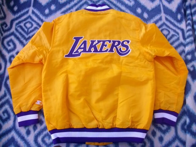 ロサンゼルス レイカーズ 黄色ジャンパー 新品未使用？ M NBA Los Angeles Lakers スターター STARTER製_画像2