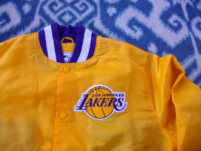 ロサンゼルス レイカーズ 黄色ジャンパー 新品未使用？ M NBA Los Angeles Lakers スターター STARTER製_画像3