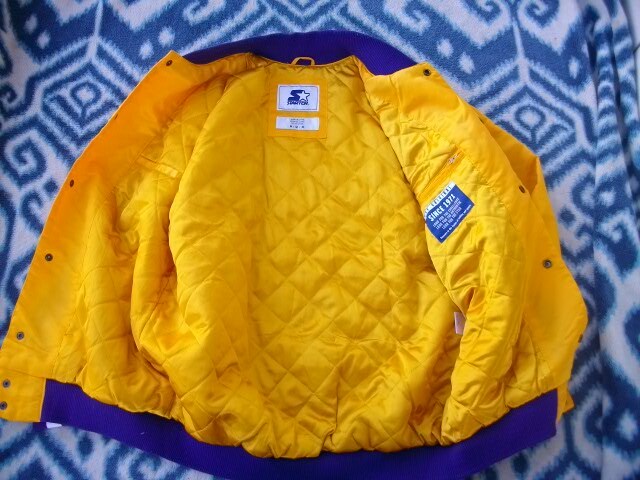 ロサンゼルス レイカーズ 黄色ジャンパー 新品未使用？ M NBA Los Angeles Lakers スターター STARTER製_画像5