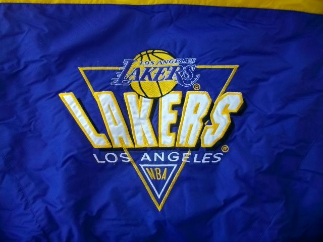 ロサンゼルス レイカーズ 紫ジャンパー 美品 表記M NBA Los Angeles Lakers レーカーズ レイカース_画像2