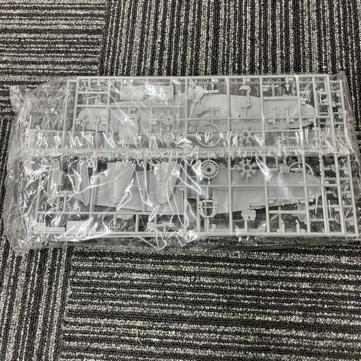 X313-F3-879 【未開封】 Hasegawa ハセガワ 三菱 零式艦上戦闘機一一型 A6M2a ZERO FIGHTER TYPE11 1/48スケールプラモデル FA_画像3