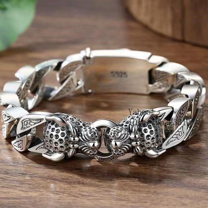 豹頭の腕輪男 現代工芸品 装飾品 美術品_画像1