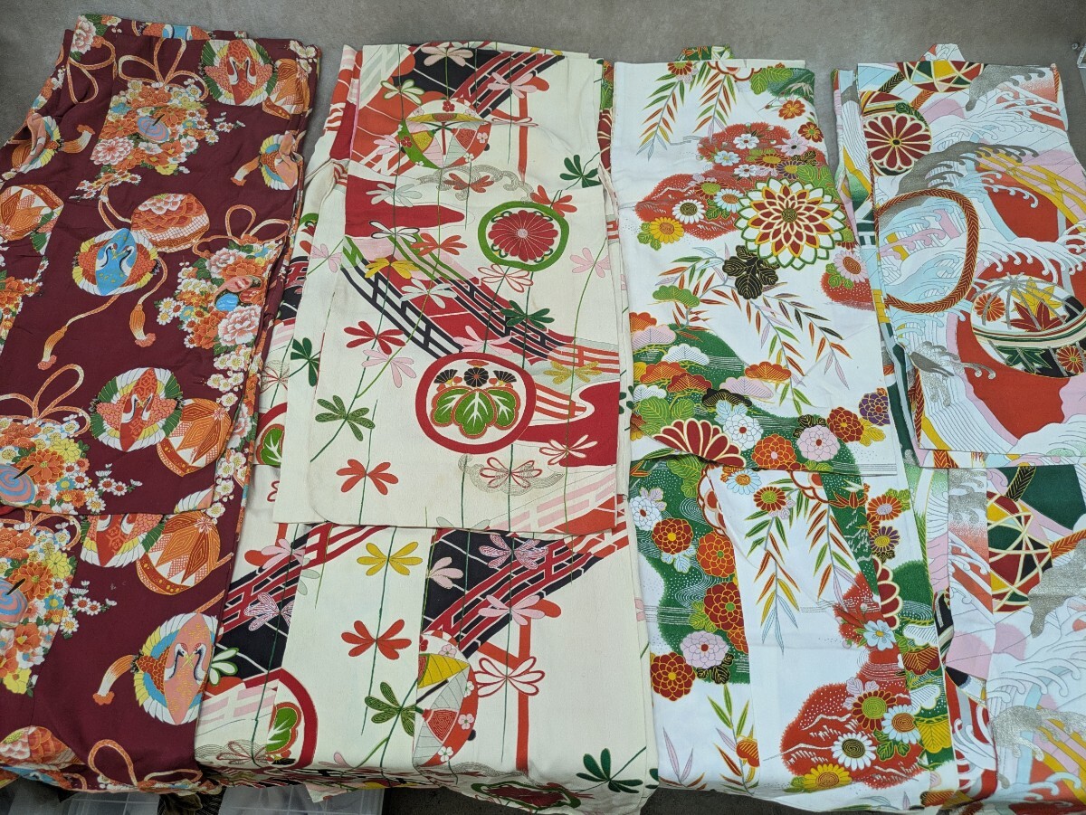 汚れあり！ 女児 着物 4点まとめ売り 和装 和服 和柄 レトロ柄 花柄 鞠 波 松 鶴 アンティーク 肩上げ腰上げ済みあり 子供着物 リメイク_画像1