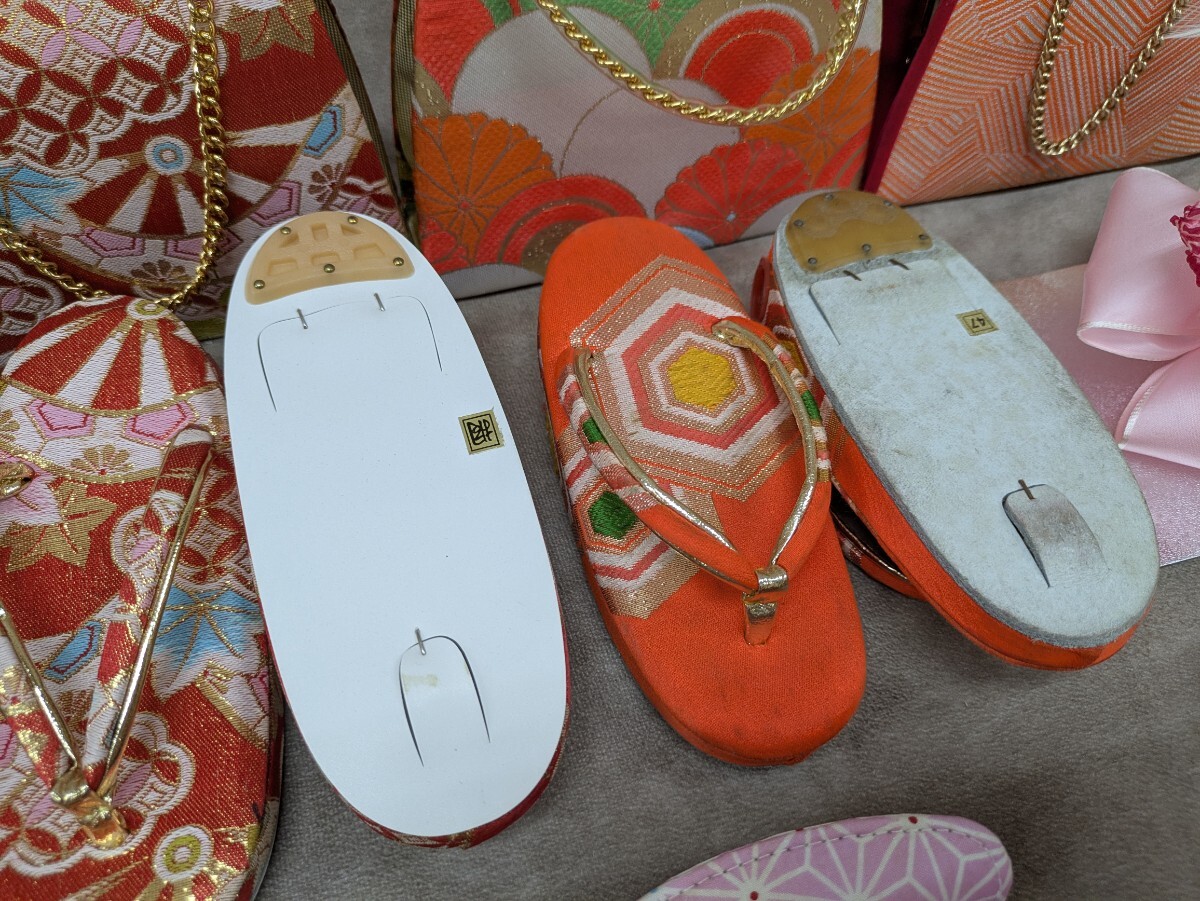 女の子 七五三 和装小物 小物セット 草履 扇子 バッグ 丸くげ 筥迫 髪飾り 帯枕 香袋 まとめ売り 和柄 レトロ柄 鶴 花柄 撮影小物 汚れあり_画像10