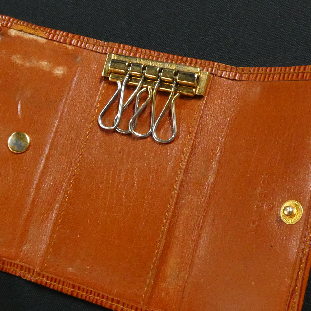 LOUIS VUITTON ルイヴィトン エピ 4連 キーケース 小物 アクセサリ カギ LV 収納 _画像4