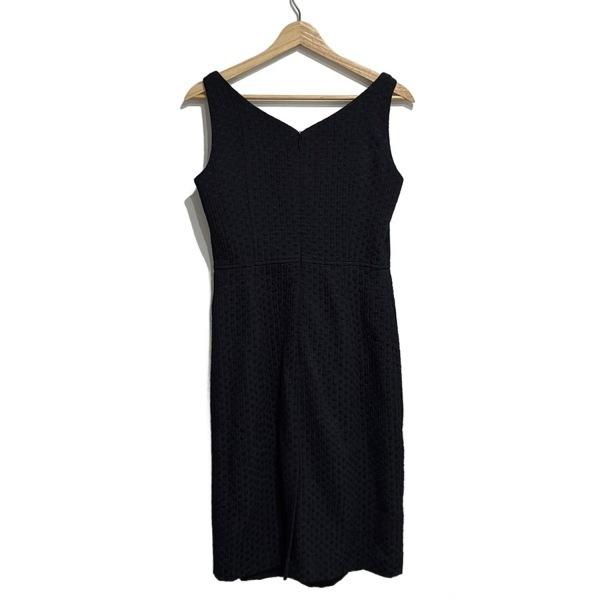 アルマーニコレッツォーニ ARMANICOLLEZIONI サイズ42 M - 黒 レディース クルーネック/ノースリーブ/ひざ丈 ワンピース_画像2