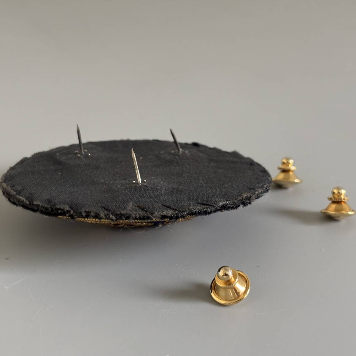 希少 BURBERRYS バーバリー 刺繍 エンブレム ピンブローチ バッチ ワッペン エクストリアンナイト 馬上の騎士 旧ロゴ ヴィンテージ vintage_画像6