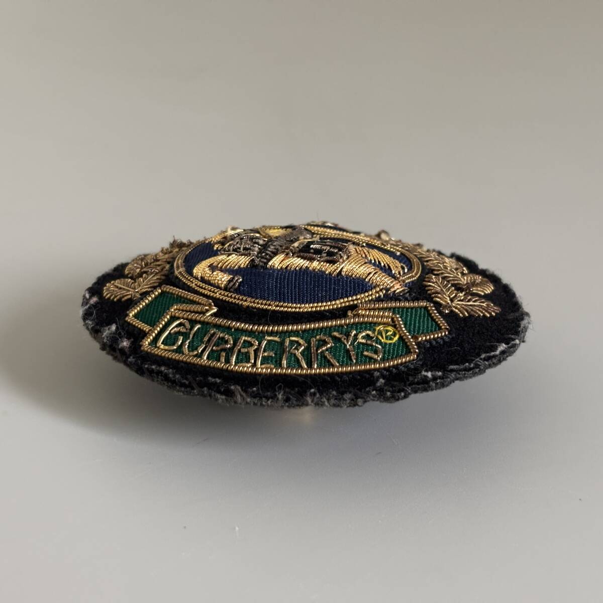 希少 BURBERRYS バーバリー 刺繍 エンブレム ピンブローチ バッチ ワッペン エクストリアンナイト 馬上の騎士 旧ロゴ ヴィンテージ vintage_画像2