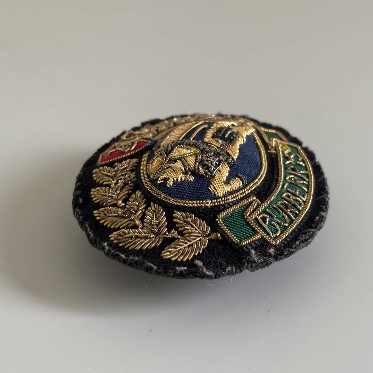 希少 BURBERRYS バーバリー 刺繍 エンブレム ピンブローチ バッチ ワッペン エクストリアンナイト 馬上の騎士 旧ロゴ ヴィンテージ vintage_画像3