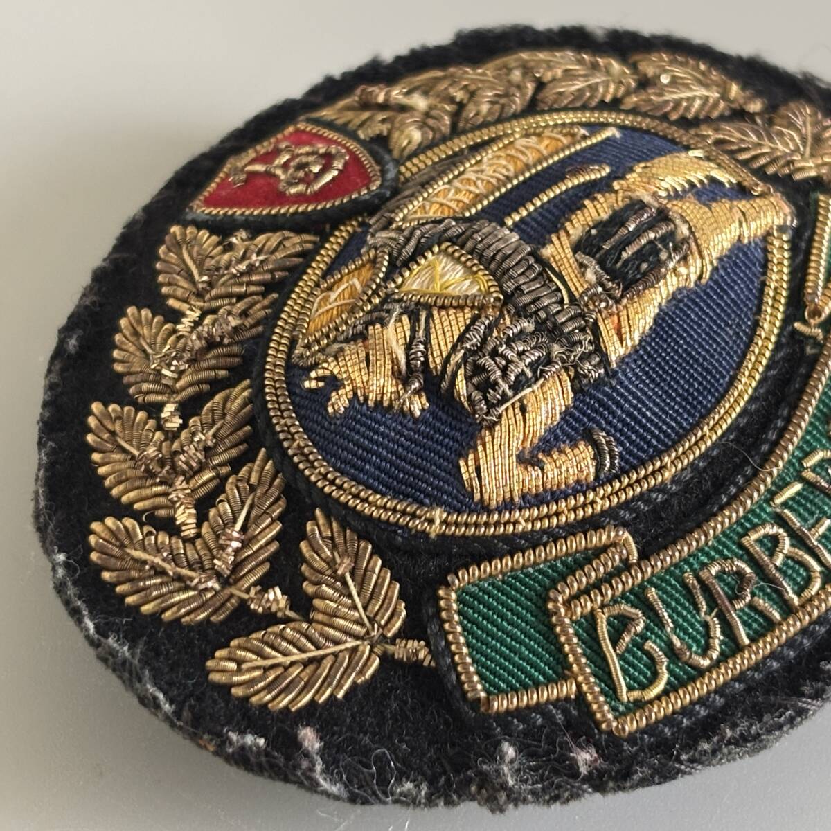 希少 BURBERRYS バーバリー 刺繍 エンブレム ピンブローチ バッチ ワッペン エクストリアンナイト 馬上の騎士 旧ロゴ ヴィンテージ vintage_画像9