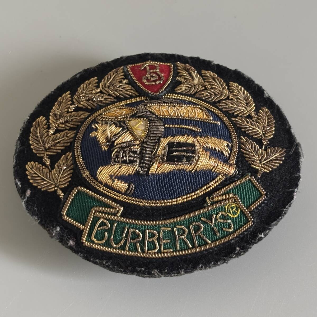 希少 BURBERRYS バーバリー 刺繍 エンブレム ピンブローチ バッチ ワッペン エクストリアンナイト 馬上の騎士 旧ロゴ ヴィンテージ vintage_画像1