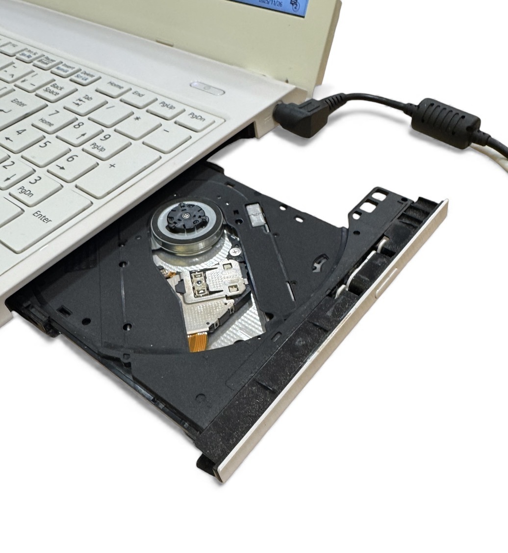 【管理101】富士通 LIFEBOOK AH41/D2 FMVA41D2W 白 Windows10 SSD 256GB 4GB AMD A4-9125 DVDスーパーマルチ搭載 officeなし_画像10