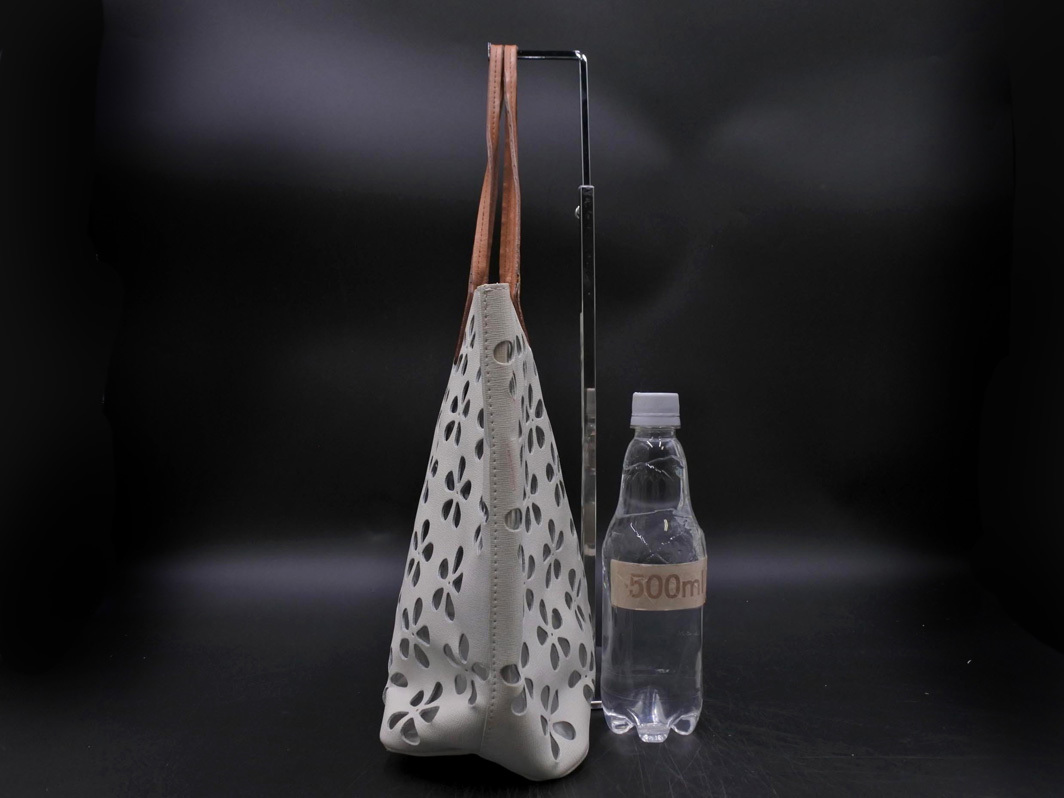 FURLA フルラ 本革 レザー 花柄 カットワーク トート バッグ オフホワイト ■■ ☆ fkb7 レディース_画像3