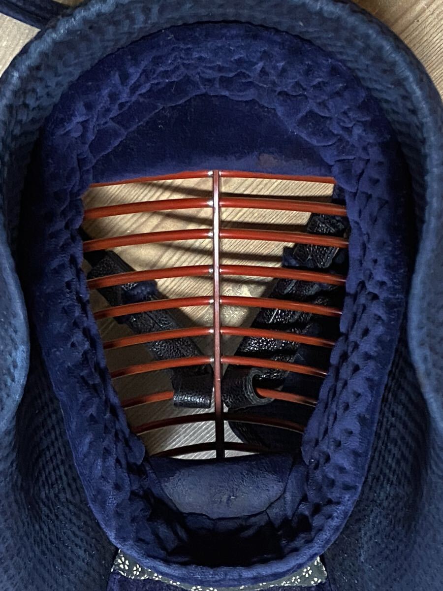 最高級総紺鹿革仕立二分手刺剣道チタン面　剣道具　剣道防具　_画像5