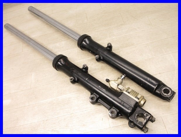 !*5S599 GSX400E GK53CD передняя вилка изгиб нет 140