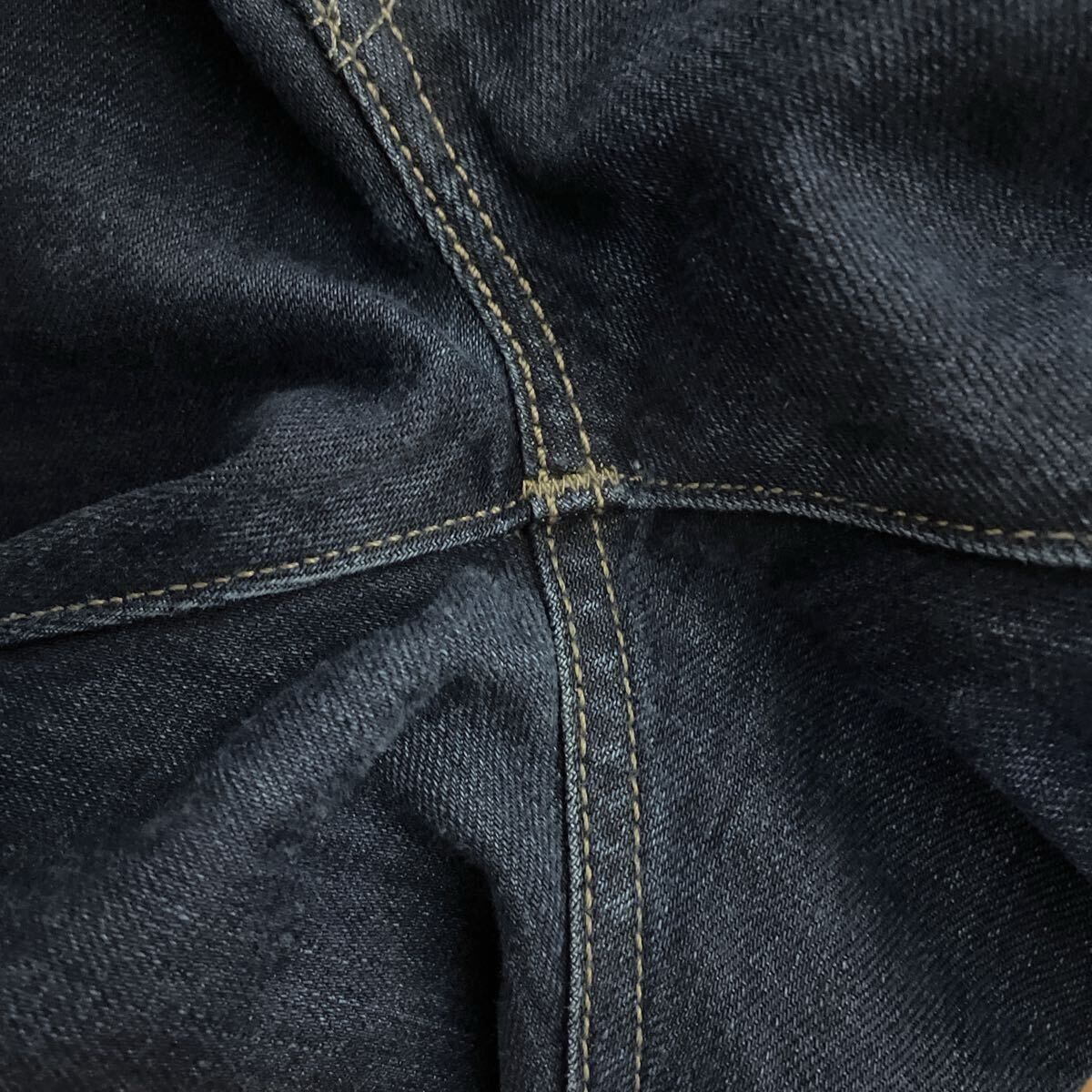 【W32 L32】アーキュエイトステッチ抜き 墨黒色染め リーバイス Levis 501 革パッチ フロントV 割縫い耳 綿100%デニム_画像8