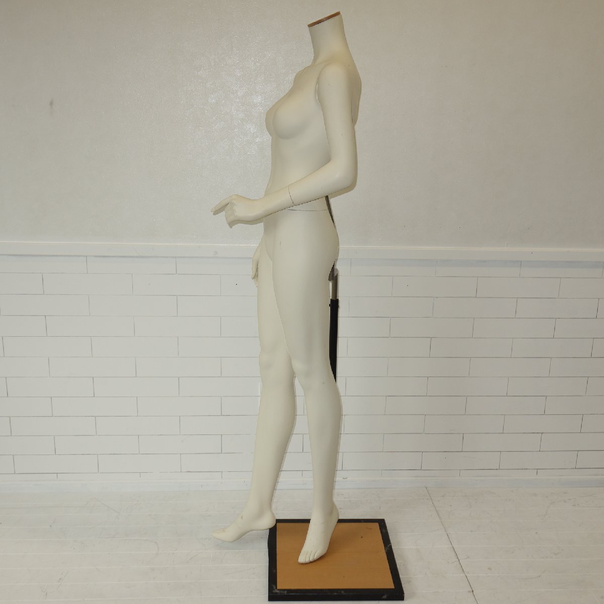 レディースマネキン 全身マネキン 腕付き　アパレル 什器 リアルマネキン ホワイト 店舗 　９号　Ｓ136_画像3