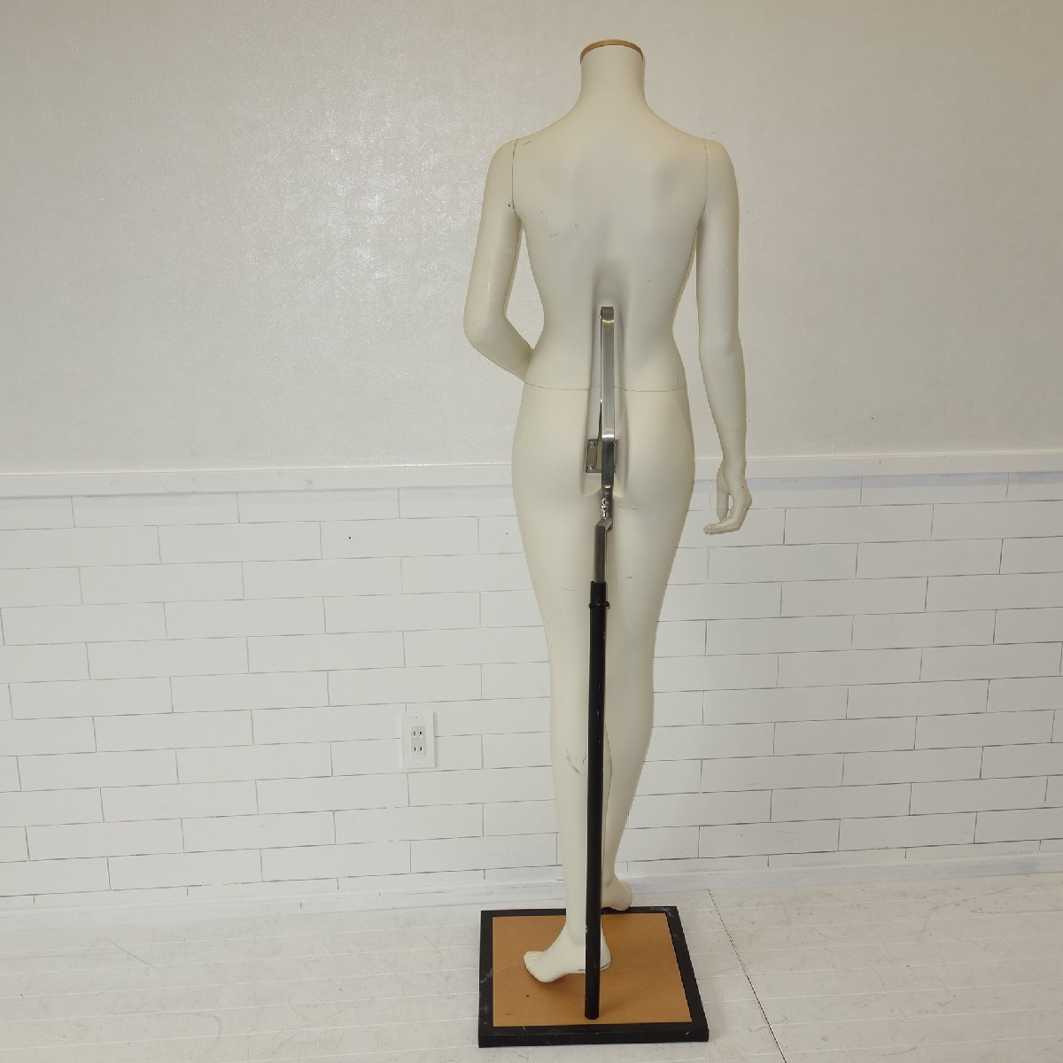 レディースマネキン 全身マネキン 腕付き　アパレル 什器 リアルマネキン ホワイト 店舗 　９号　Ｓ136_画像4
