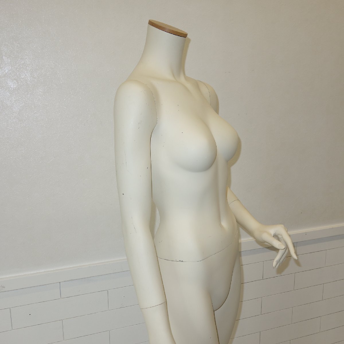 レディースマネキン 全身マネキン 腕付き　アパレル 什器 リアルマネキン ホワイト 店舗 　９号　Ｓ136_画像5