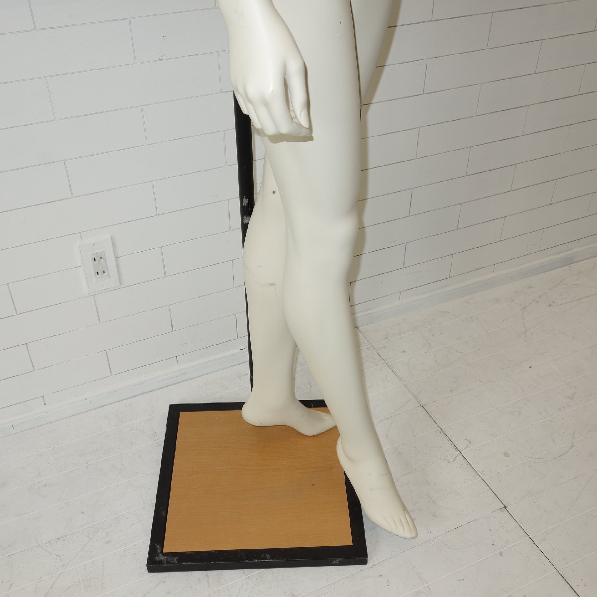 レディースマネキン 全身マネキン 腕付き　アパレル 什器 リアルマネキン ホワイト 店舗 　９号　Ｓ136_画像6