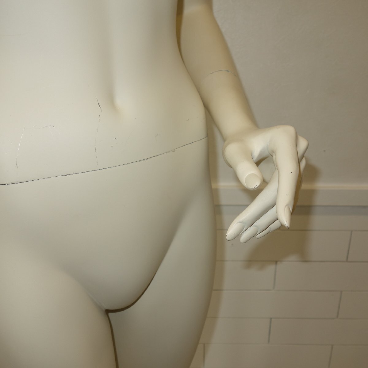 レディースマネキン 全身マネキン 腕付き　アパレル 什器 リアルマネキン ホワイト 店舗 　９号　Ｓ136_画像8