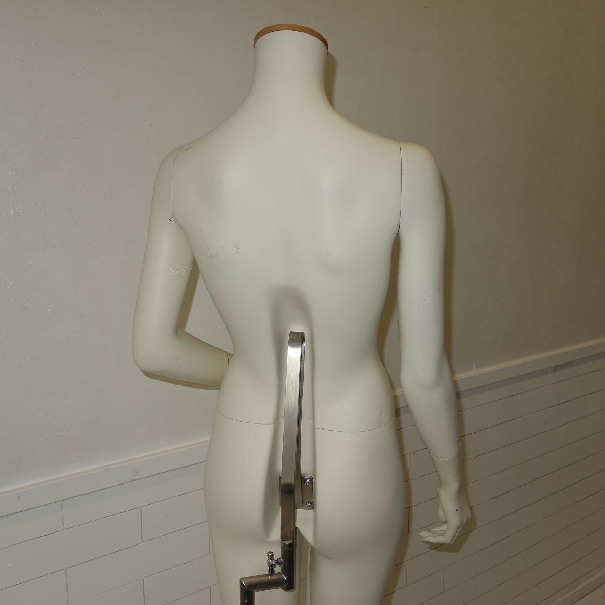 レディースマネキン 全身マネキン 腕付き　アパレル 什器 リアルマネキン ホワイト 店舗 　９号　Ｓ136_画像9